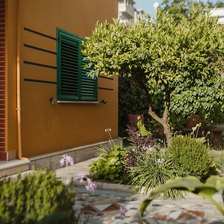 Rare Durres Apartment With Private Parking & Garden Kültér fotó