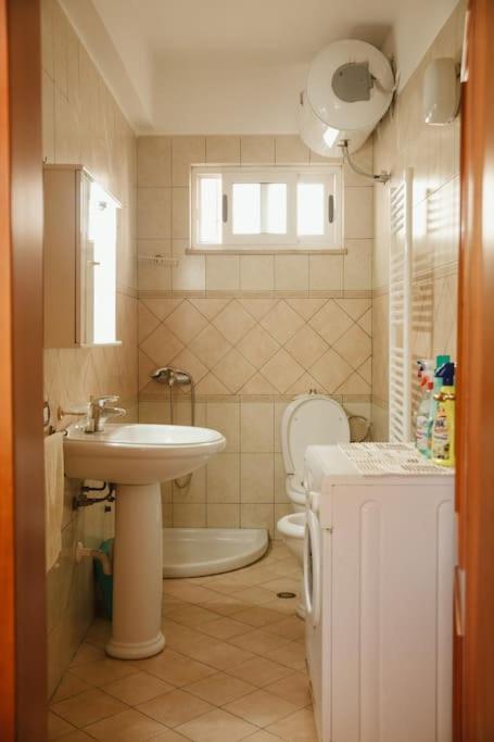 Rare Durres Apartment With Private Parking & Garden Kültér fotó