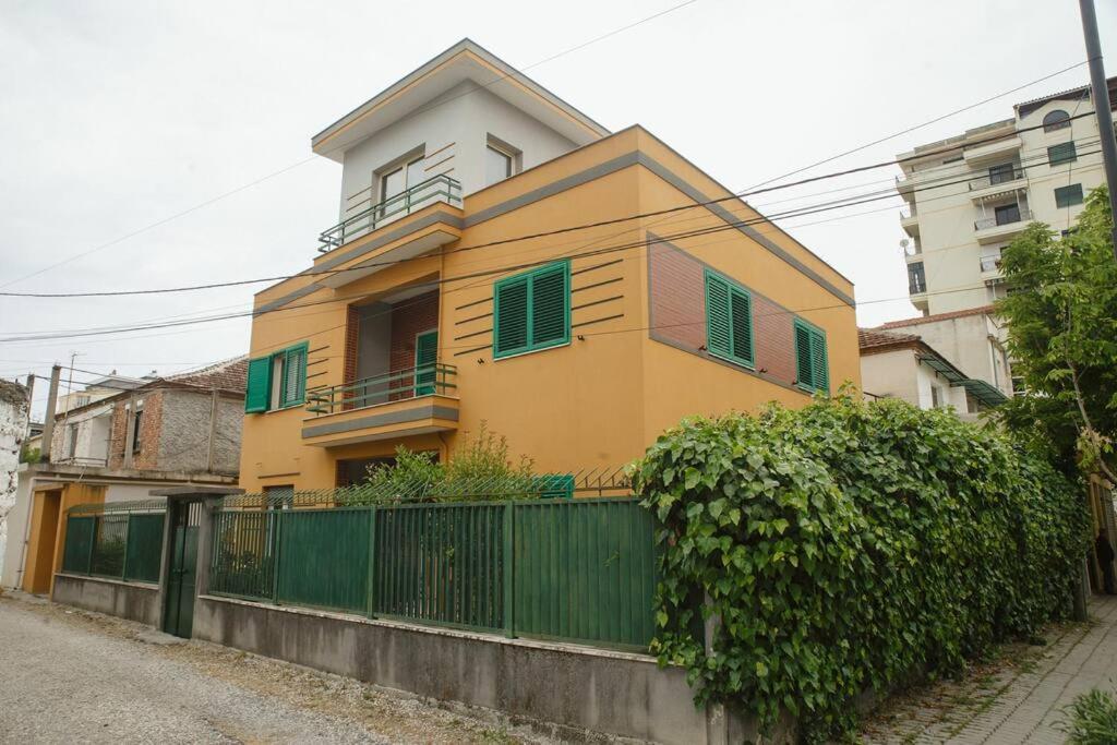 Rare Durres Apartment With Private Parking & Garden Kültér fotó
