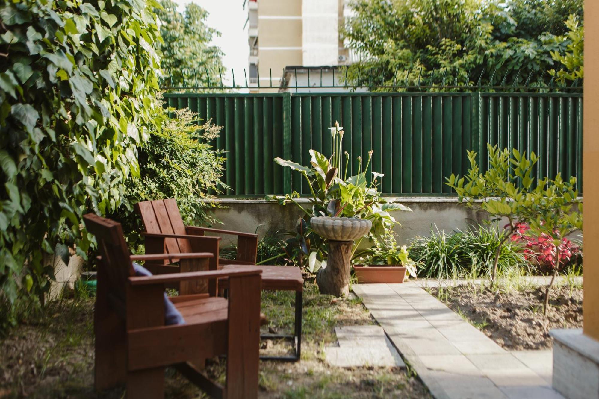 Rare Durres Apartment With Private Parking & Garden Kültér fotó